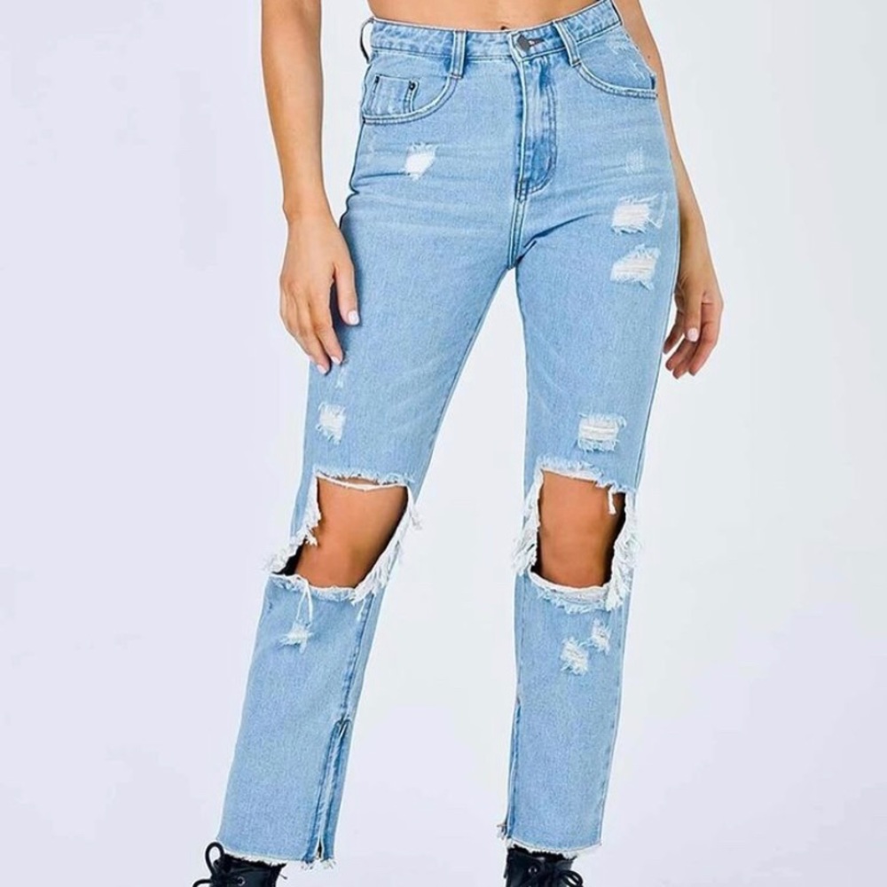 Never Worn Erissa Knee Rip Jeans Light Denim